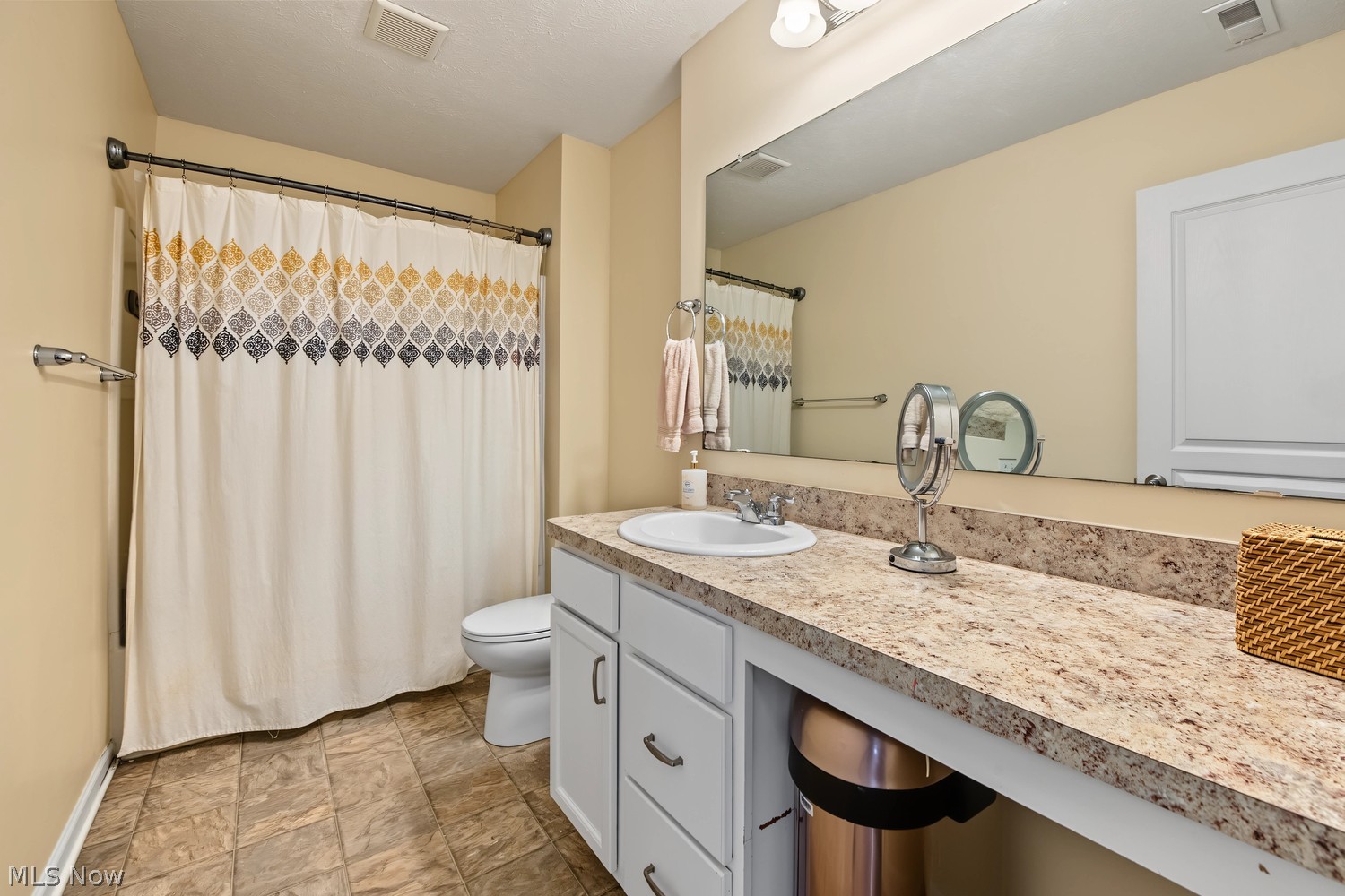 180 Nottingham Way Wadsworth OH 44281