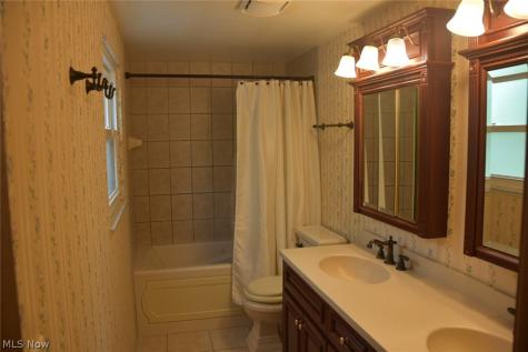 537 Howells Court Eastlake OH 44095