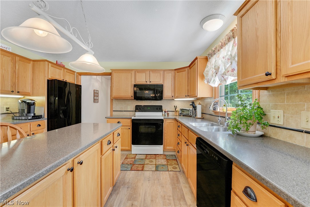 17800 Settlers Trail Chagrin Falls OH 44023