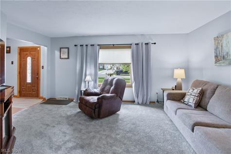 7005 Edgecliff Drive Parma OH 44134