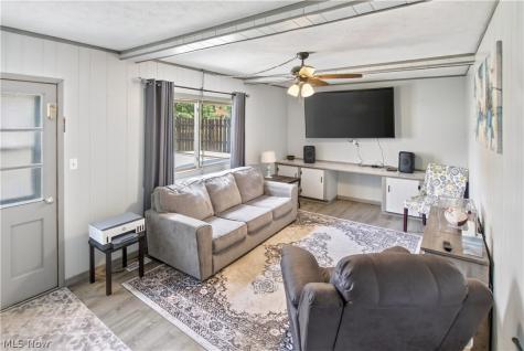 7005 Edgecliff Drive Parma OH 44134