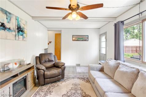 7005 Edgecliff Drive Parma OH 44134