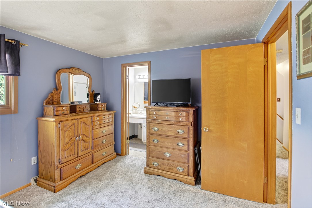 7005 Edgecliff Drive Parma OH 44134