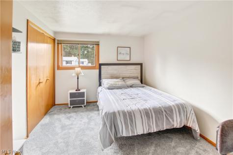7005 Edgecliff Drive Parma OH 44134