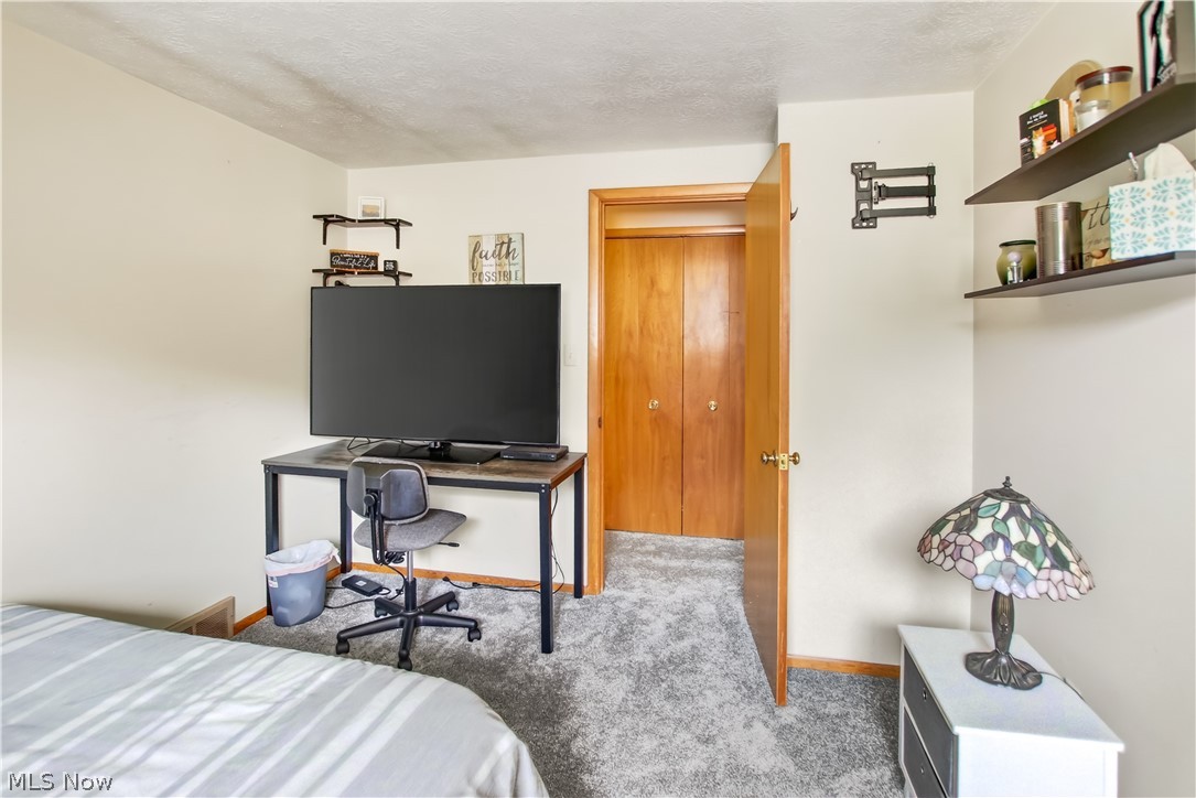 7005 Edgecliff Drive Parma OH 44134