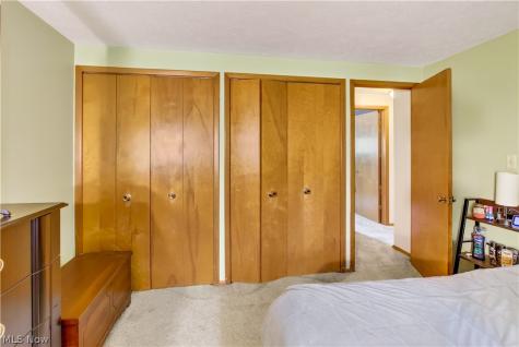 7005 Edgecliff Drive Parma OH 44134