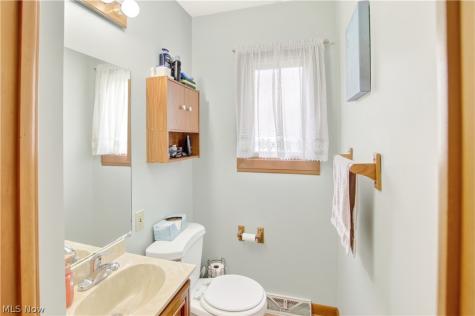 7005 Edgecliff Drive Parma OH 44134