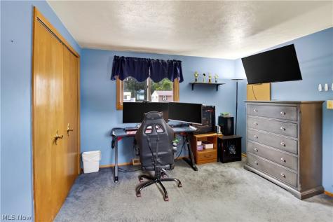 7005 Edgecliff Drive Parma OH 44134