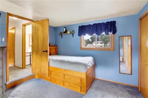 7005 Edgecliff Drive Parma OH 44134