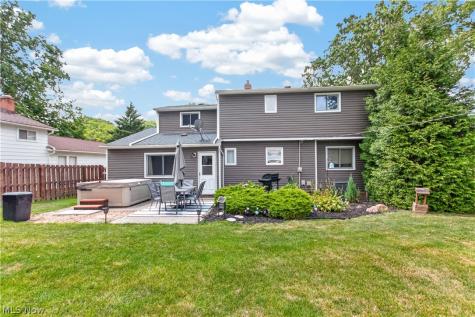 7005 Edgecliff Drive Parma OH 44134