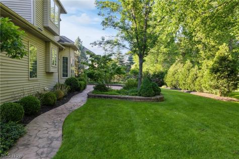 26982 Courtland Meadows Westlake OH 44145