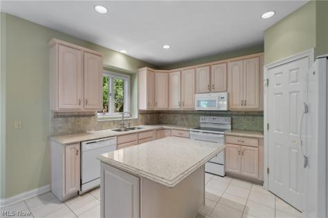 26982 Courtland Meadows Westlake OH 44145