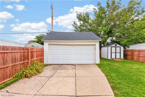 8120 Pelham Drive Parma OH 44129