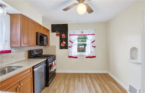 8120 Pelham Drive Parma OH 44129