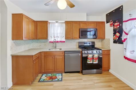 8120 Pelham Drive Parma OH 44129