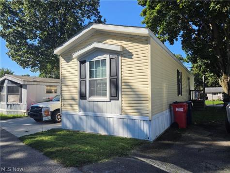 17 Westwoods Amherst OH 44001