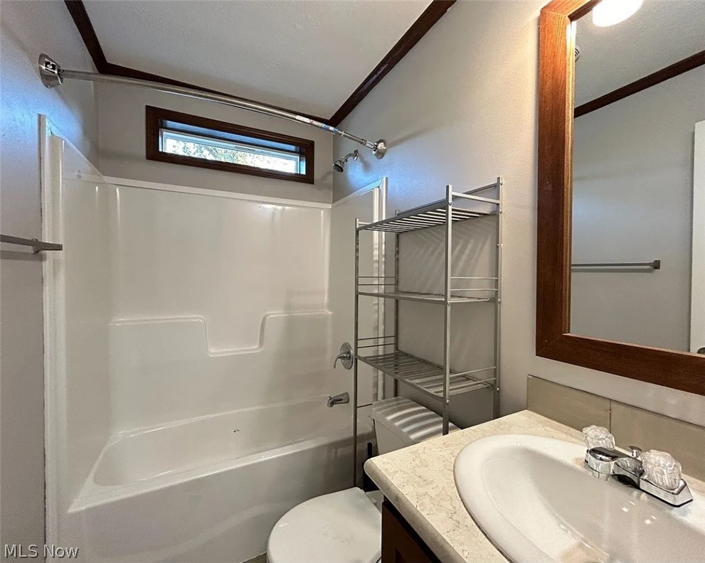 17 Westwoods Amherst OH 44001