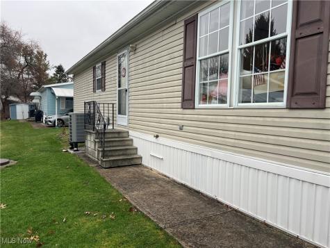 12 Maple Olmsted Twp OH 44138