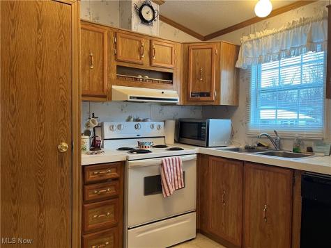 12 Maple Olmsted Twp OH 44138