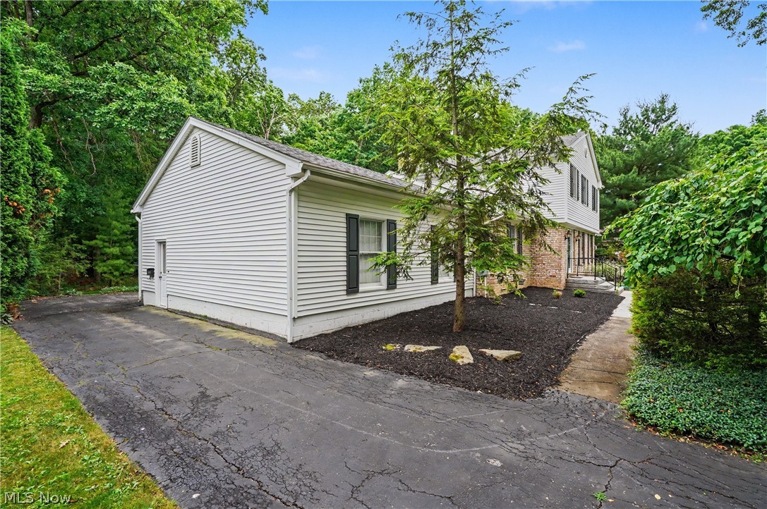 553 N Briarcliff Drive Canfield OH 44406