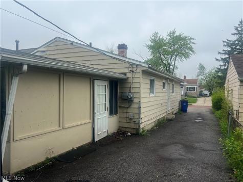 4433 E 158th Street Cleveland OH 44128