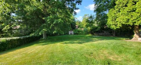 4822 Sweetwater Drive Brecksville OH 44141