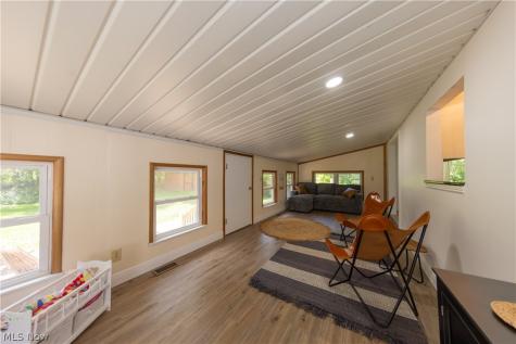 12133 Snow Road Burton OH 44021