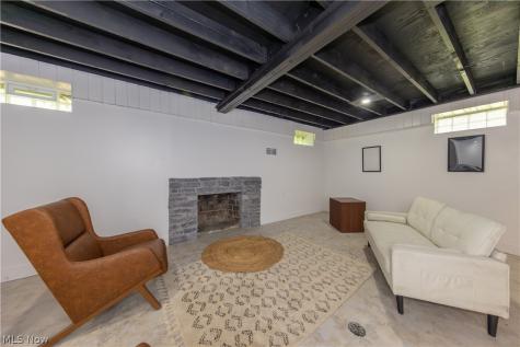12133 Snow Road Burton OH 44021