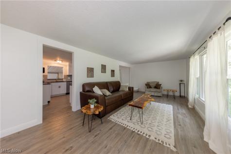 12133 Snow Road Burton OH 44021