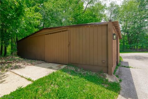 12133 Snow Road Burton OH 44021
