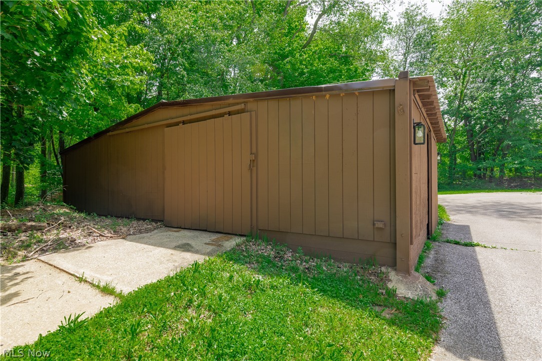 12133 Snow Road Burton OH 44021