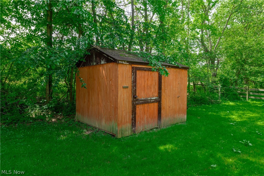 12133 Snow Road Burton OH 44021