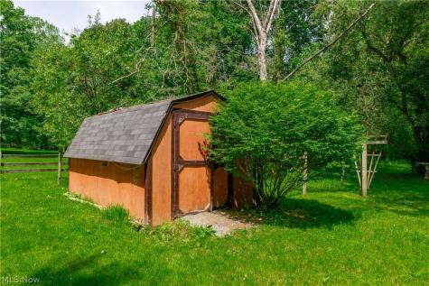 12133 Snow Road Burton OH 44021