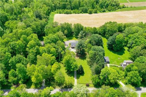 12133 Snow Road Burton OH 44021