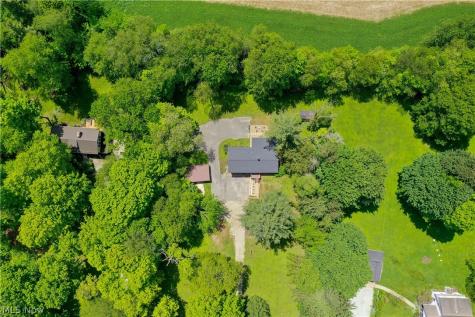 12133 Snow Road Burton OH 44021