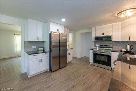 12133 Snow Road Burton OH 44021