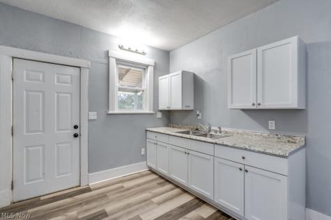 327 Schrock Place SW Massillon OH 44647