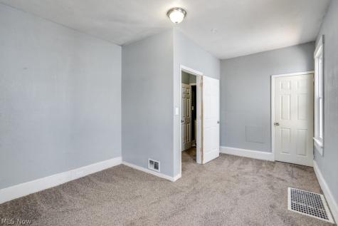 327 Schrock Place SW Massillon OH 44647