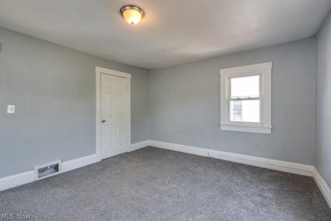 327 Schrock Place SW Massillon OH 44647