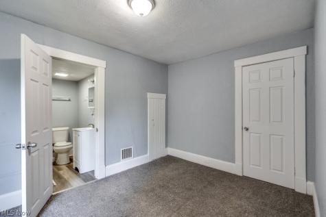 327 Schrock Place SW Massillon OH 44647
