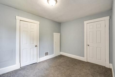 327 Schrock Place SW Massillon OH 44647