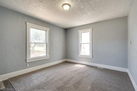 327 Schrock Place SW Massillon OH 44647