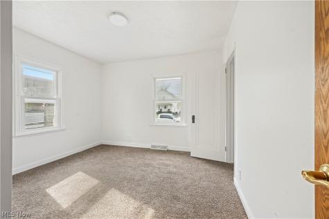 34 Helen Avenue Niles OH 44446