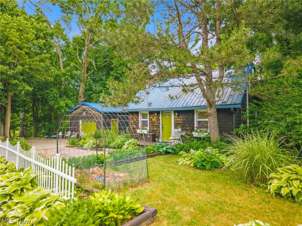 619 Portage Lakes Drive Akron OH 44319