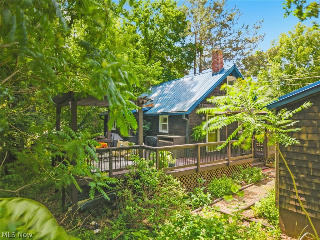 619 Portage Lakes Drive Akron OH 44319
