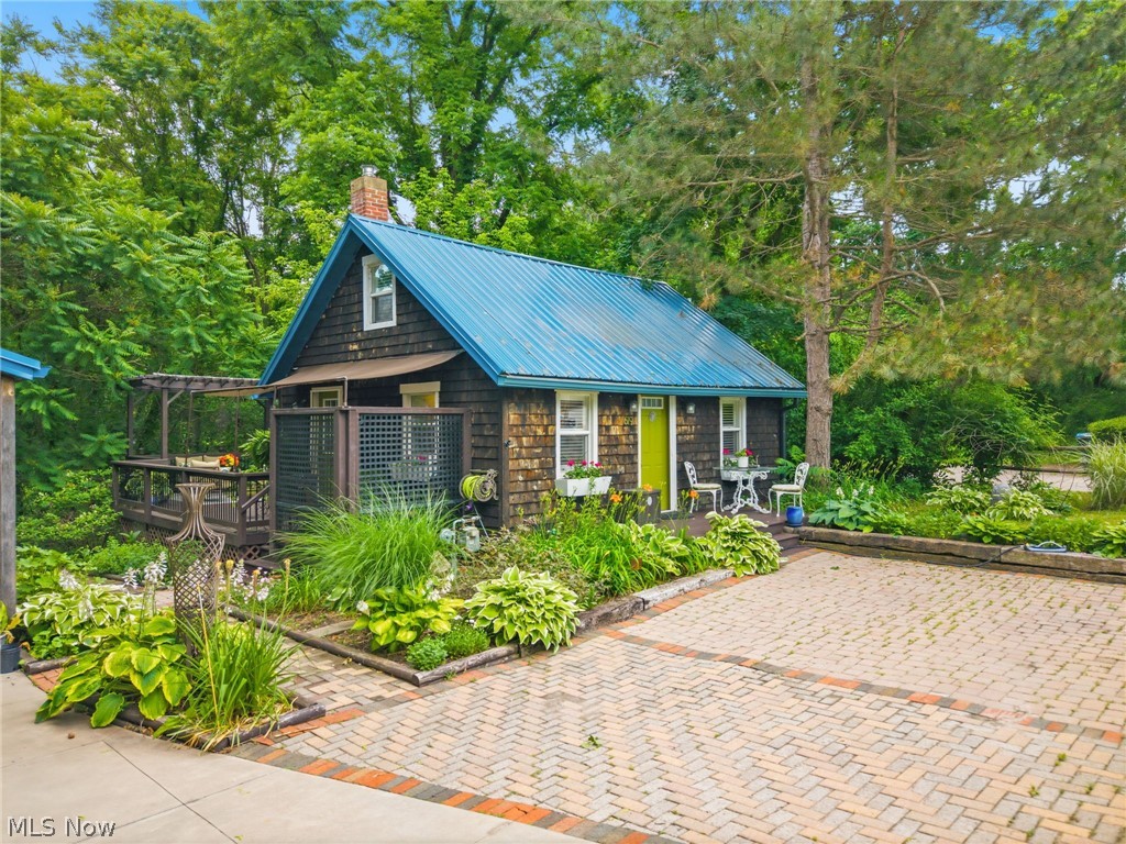 619 Portage Lakes Drive Akron OH 44319