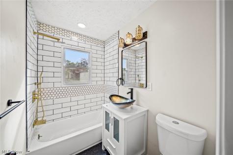 3983 E 176th Street Cleveland OH 44128