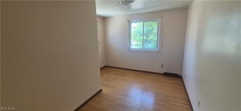 3908 Kenmore Avenue Parma OH 44134