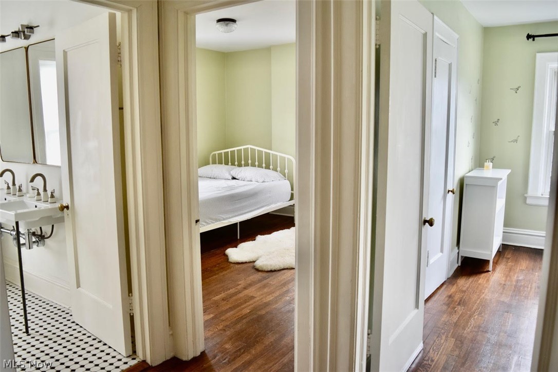 3181 Scarborough Road Cleveland OH 44118