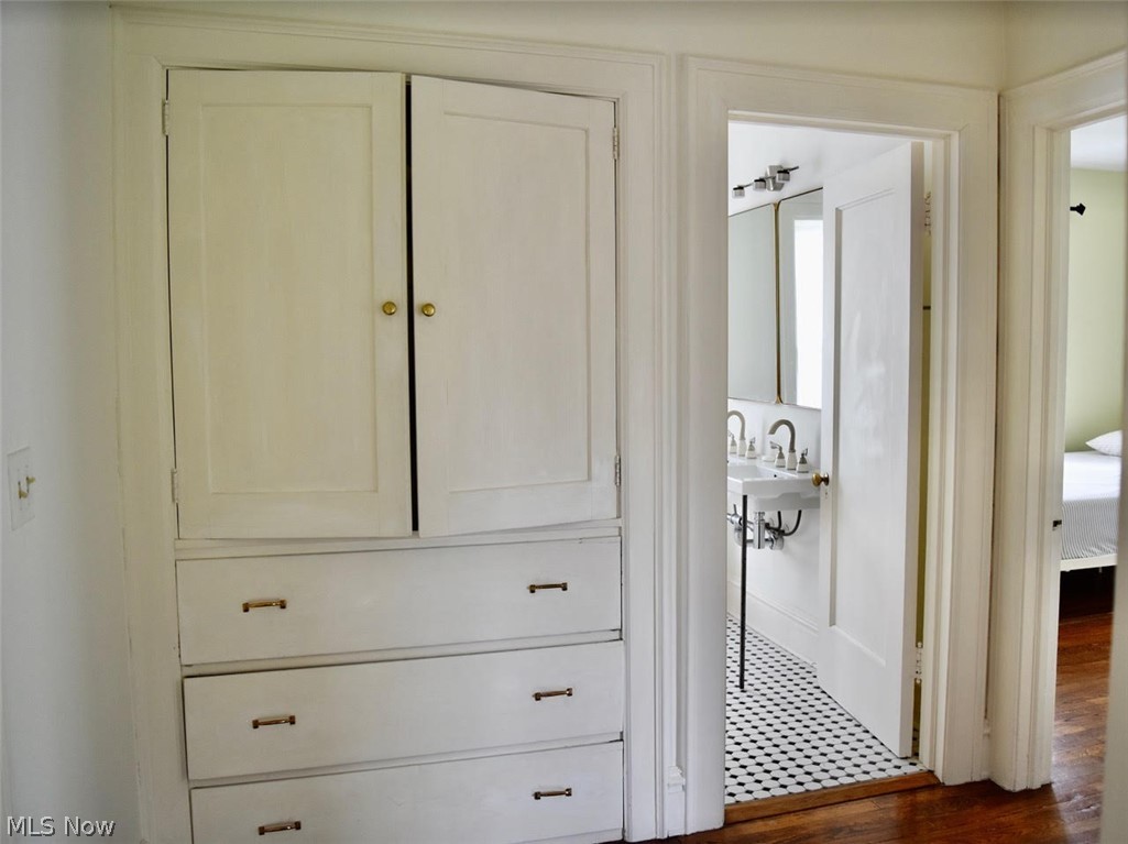 3181 Scarborough Road Cleveland OH 44118